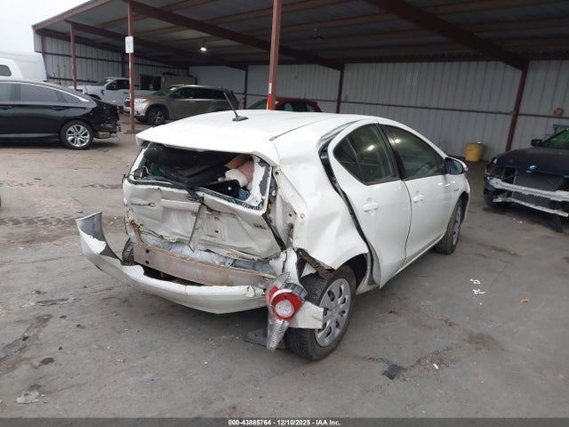 JTDKDTB30E1061548 Toyota Prius C Three