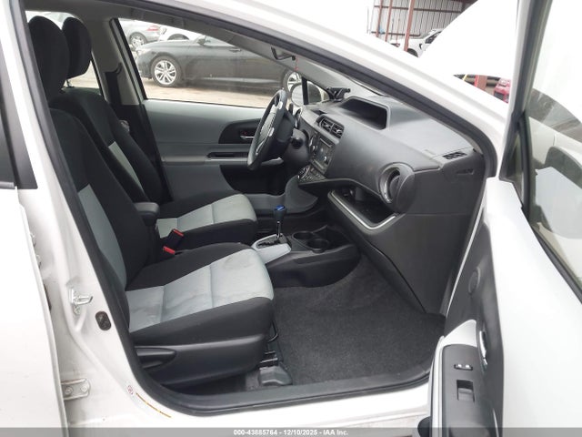 JTDKDTB30E1061548 Toyota Prius C Three
