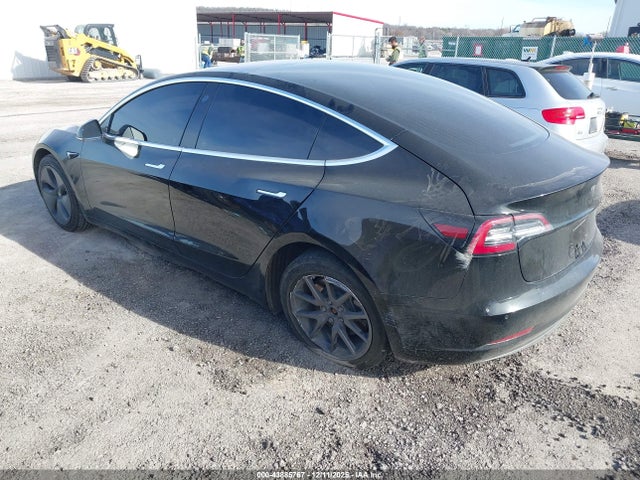 2018 TESLA MODEL 3 5YJ3E1EAXJF122860 Photo 2