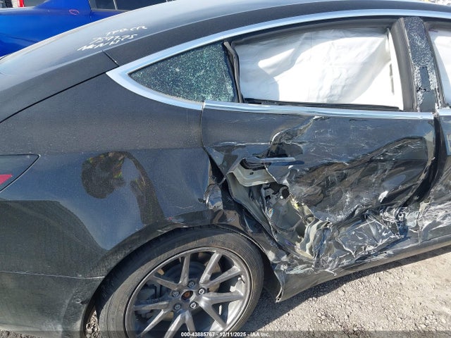 2018 TESLA MODEL 3 5YJ3E1EAXJF122860 Photo 5