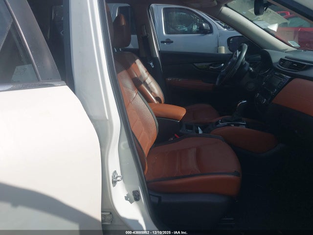 JN8AT2MT0JW485268 Nissan Rogue Sl