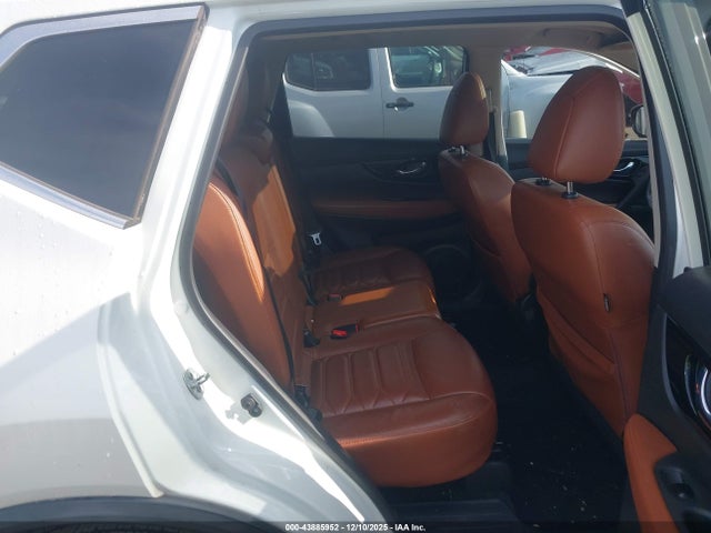 JN8AT2MT0JW485268 Nissan Rogue Sl