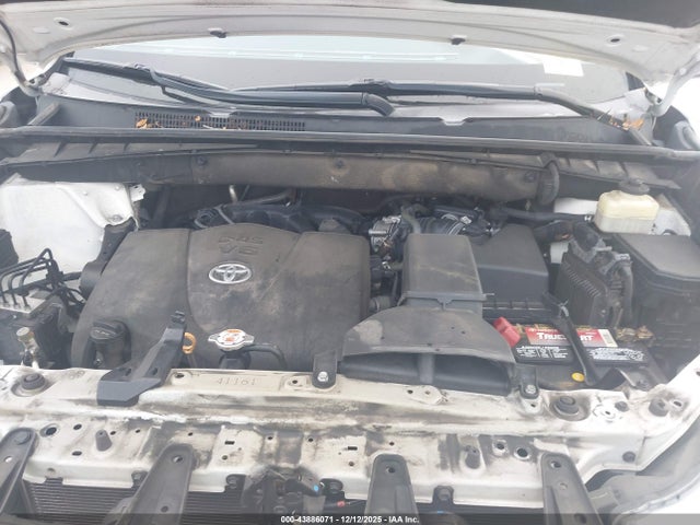 5TDZZRFH7JS249702 Toyota Highlander Le