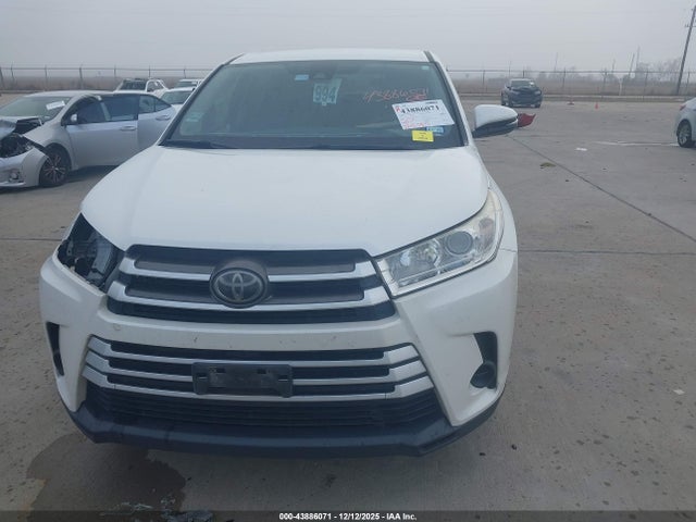 5TDZZRFH7JS249702 Toyota Highlander Le