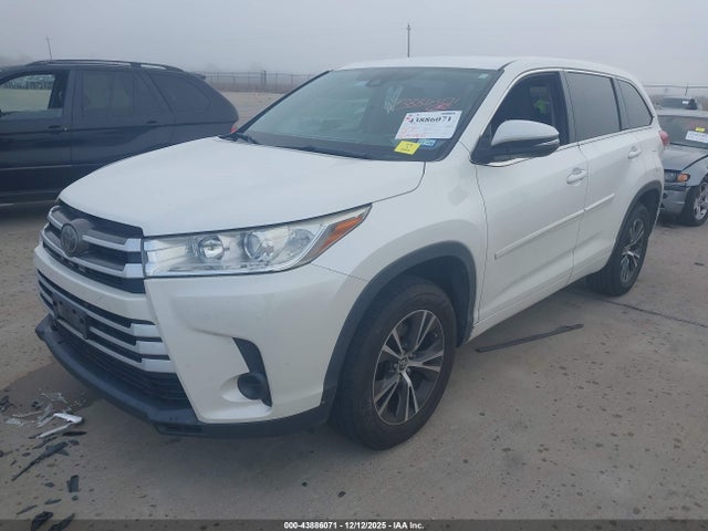 5TDZZRFH7JS249702 Toyota Highlander Le