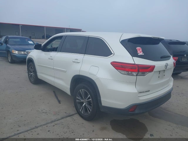 5TDZZRFH7JS249702 Toyota Highlander Le