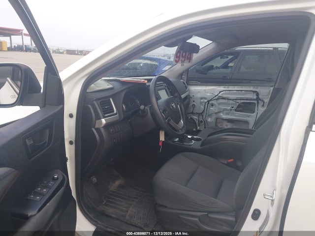 5TDZZRFH7JS249702 Toyota Highlander Le