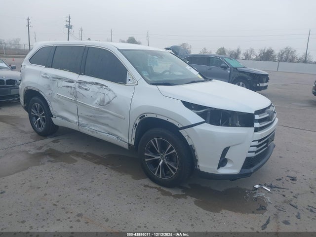 5TDZZRFH7JS249702 Toyota Highlander Le