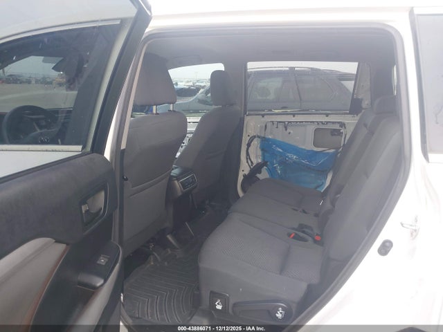 5TDZZRFH7JS249702 Toyota Highlander Le