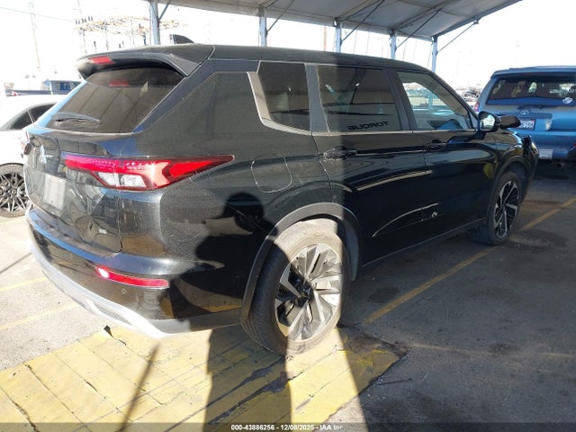 2022 MITSUBISHI OUTLANDER JA4J3UA81NZ021167 Photo 3