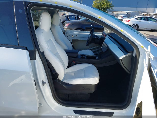 2023 TESLA MODEL Y 7SAYGDEE2PF613276 Photo 4