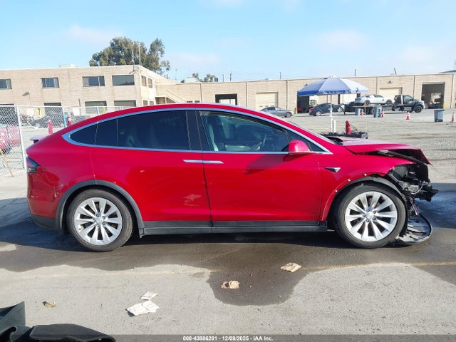 Продажа на аукционе авто 2018 Tesla Model X 100d/75d/p100d, vin: 5YJXCBE26JF121310, номер лота: 43886281