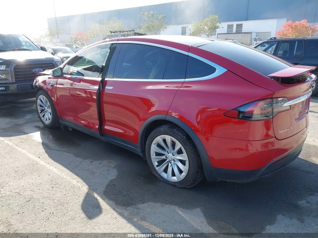 2018 TESLA MODEL X 5YJXCBE26JF121310 Photo 2