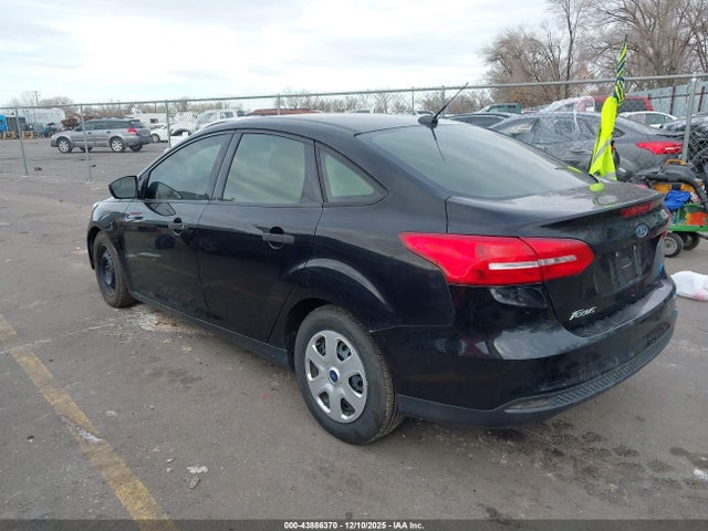 Ford FOCUS S 2018 1FADP3E28JL203989 Image 3