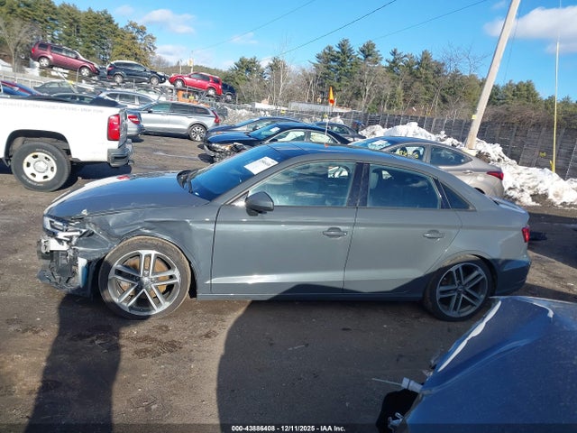 Audi A3 2.0t Premium 2017 WAUB8GFF7H1046952 Image 14