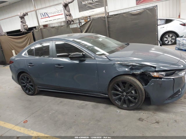 Mazda Mazda3 2.5 S Carbon Edition 2025 JM1BPBCM9S1784593 Image 13