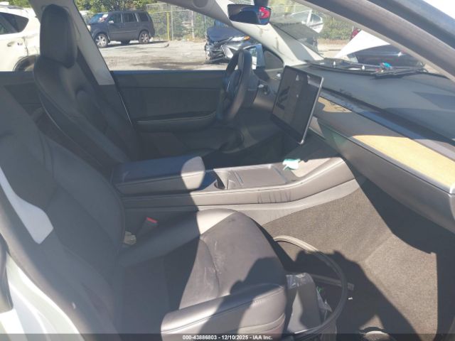 2021 TESLA MODEL Y 5YJYGDEE5MF204066 Photo 4