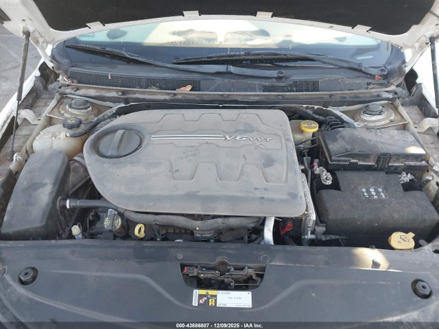 Chrysler 200 C 2015 1C3CCCCG3FN585946 Image 10