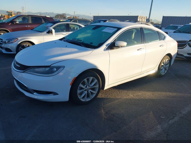 Chrysler 200 C 2015 1C3CCCCG3FN585946 Image 2