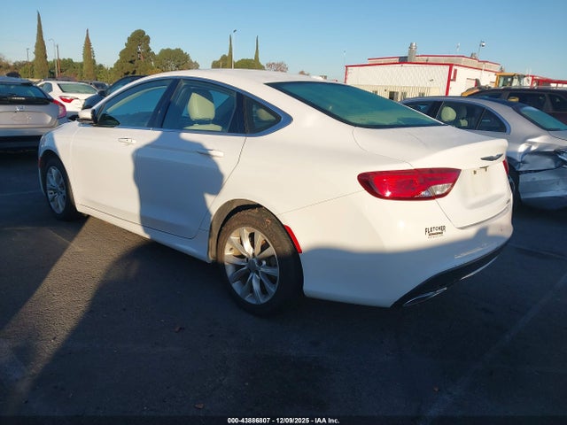 Chrysler 200 C 2015 1C3CCCCG3FN585946 Image 3