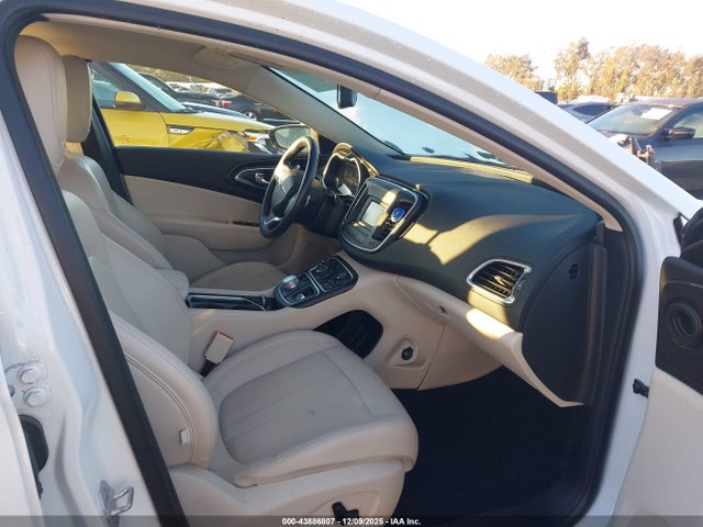 Chrysler 200 C 2015 1C3CCCCG3FN585946 Image 5