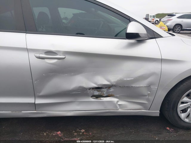 Hyundai Elantra 2017 5NPD84LF5HH091024 Image 6