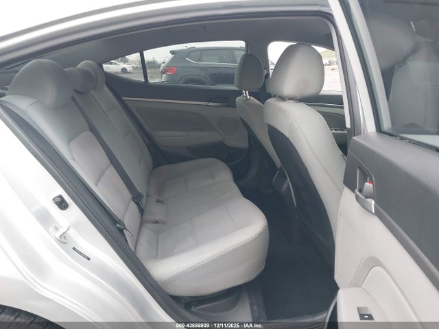 Hyundai Elantra 2017 5NPD84LF5HH091024 Image 8