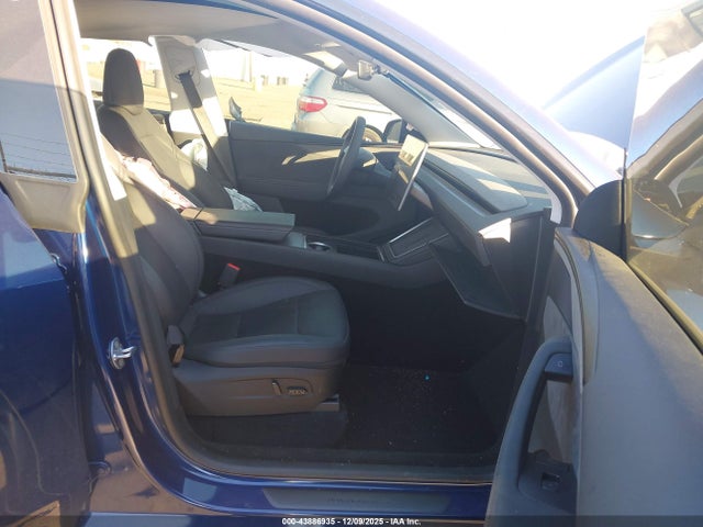 2026 TESLA MODEL Y 7SAYGDED4TF433993 Photo 4