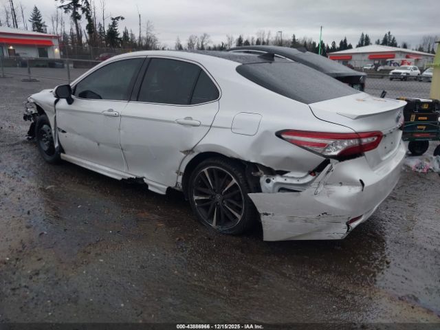 2018 TOYOTA CAMRY 4T1BZ1HK4JU006934 Photo 2