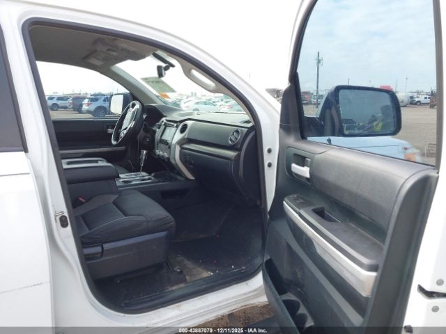 2017 TOYOTA TUNDRA 5TFDW5F17HX588608 Photo 4