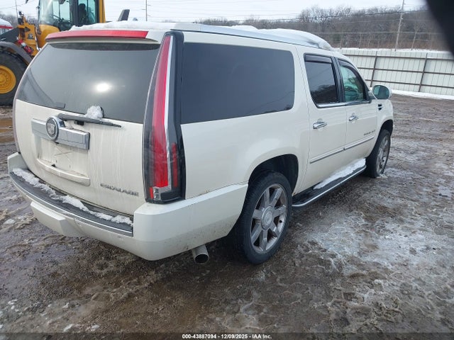 2008 CADILLAC ESCALADE ESV 1GYFK66858R267432 Photo 3