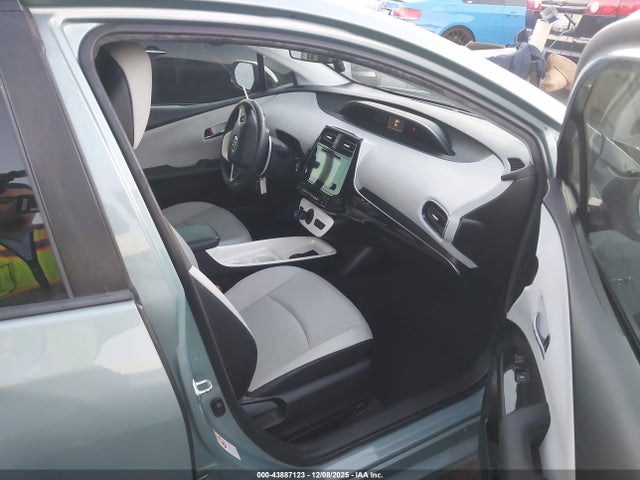 JTDKARFU7G3006567 Toyota Prius Three Touring