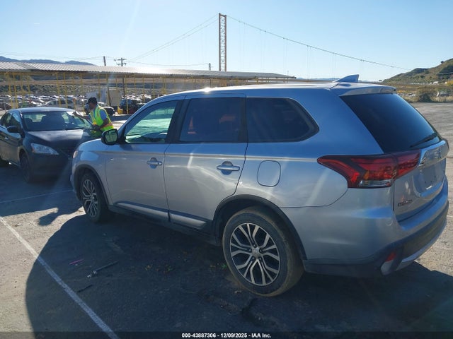 2017 MITSUBISHI OUTLANDER JA4AD2A34HZ013218 Photo 2