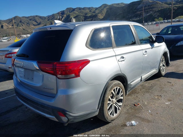 2017 MITSUBISHI OUTLANDER JA4AD2A34HZ013218 Photo 3
