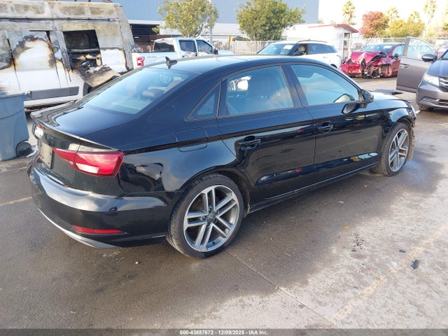 2017 AUDI A3 WAUAUGFF2H1055372 Photo 3