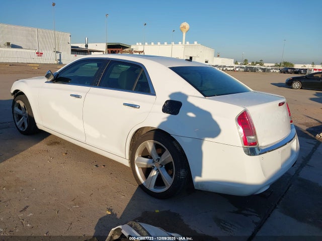 2011 CHRYSLER 300C 2C3CA6CT2BH522845 Photo 2