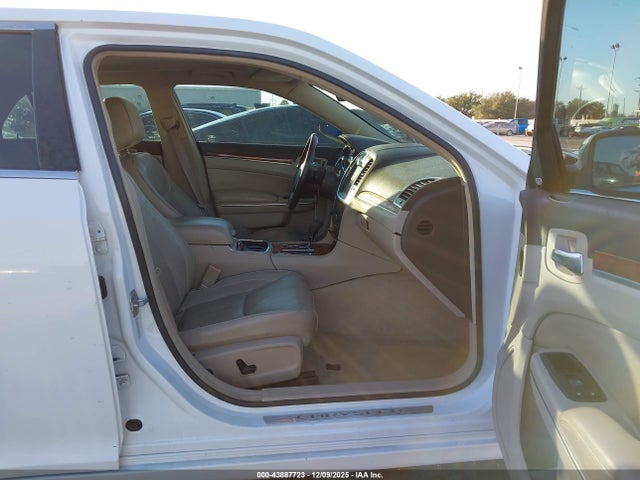 2011 CHRYSLER 300C 2C3CA6CT2BH522845 Photo 4