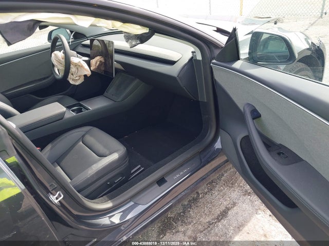 2025 TESLA MODEL 3 5YJ3E1EA6SF046281 Photo 4