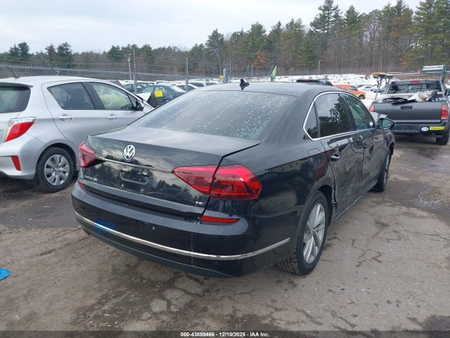 1VWBA7A32JC044022 Volkswagen Passat 2.0t Se
