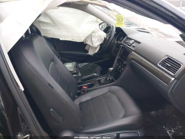 1VWBA7A32JC044022 Volkswagen Passat 2.0t Se