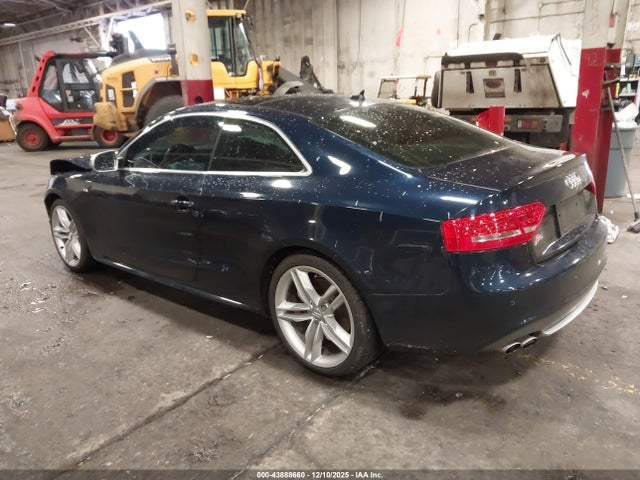 2010 AUDI S5 WAUVVAFR0AA035620 Photo 2