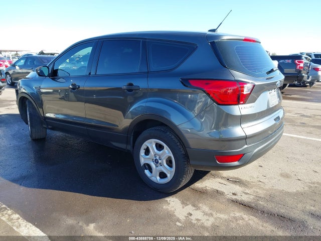 Ford ESCAPE S 2019 1FMCU0F71KUC27825 Image 3