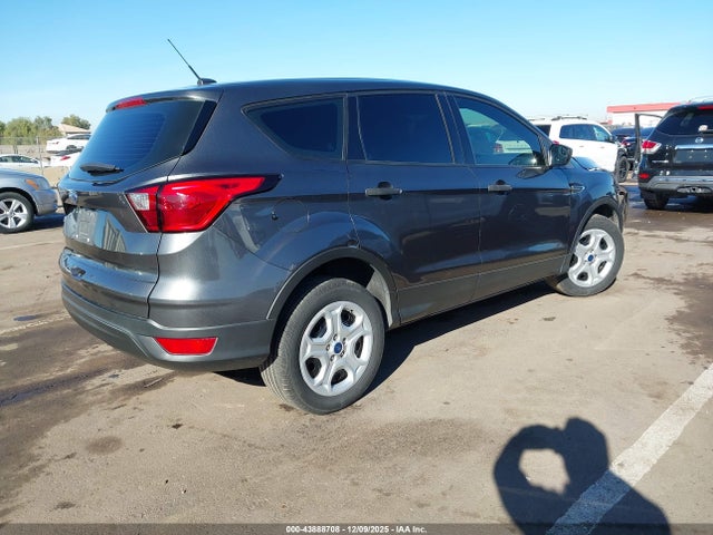 Ford ESCAPE S 2019 1FMCU0F71KUC27825 Image 4