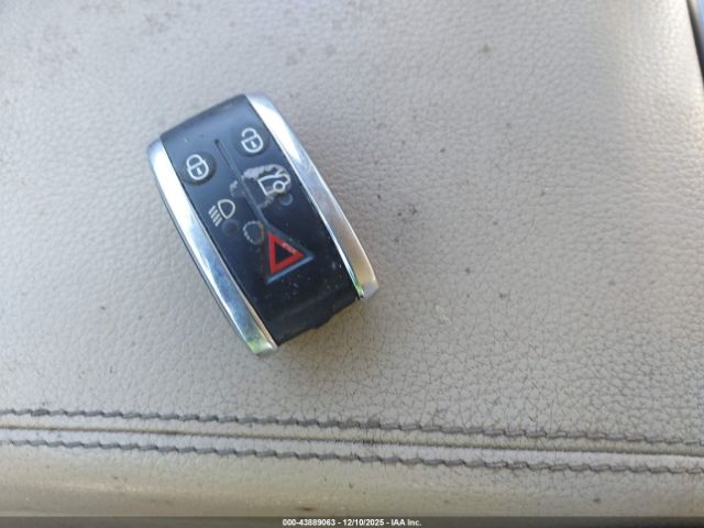 2010 JAGUAR XF SAJWA0FA2AHR51036 Photo 10