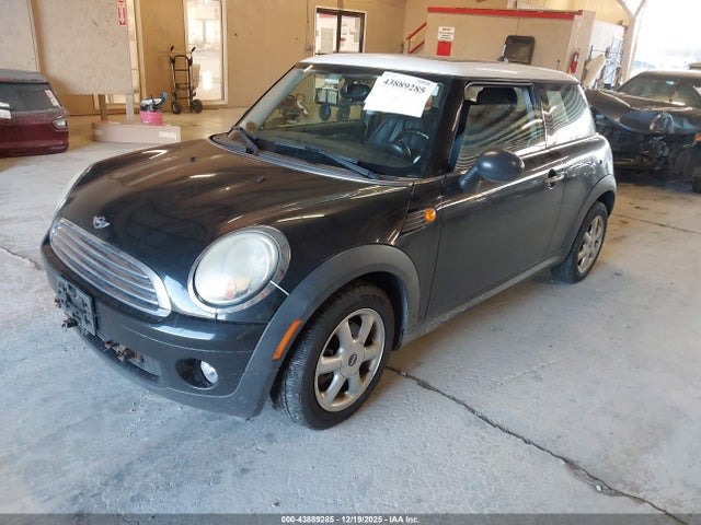 2010 MINI COOPER WMWMF3C52ATZ27863 Photo 1