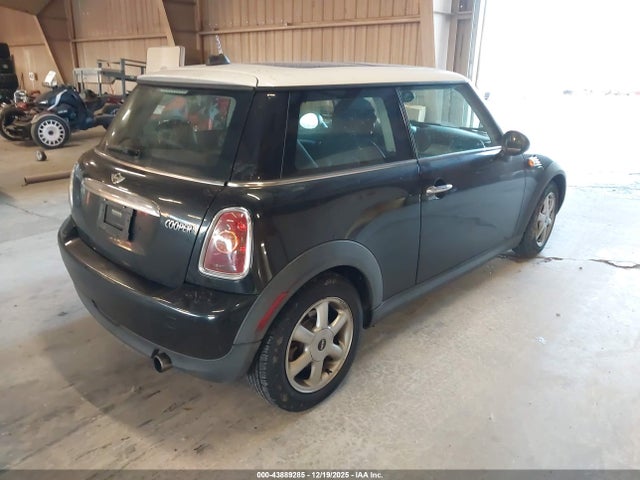 2010 MINI COOPER WMWMF3C52ATZ27863 Photo 3