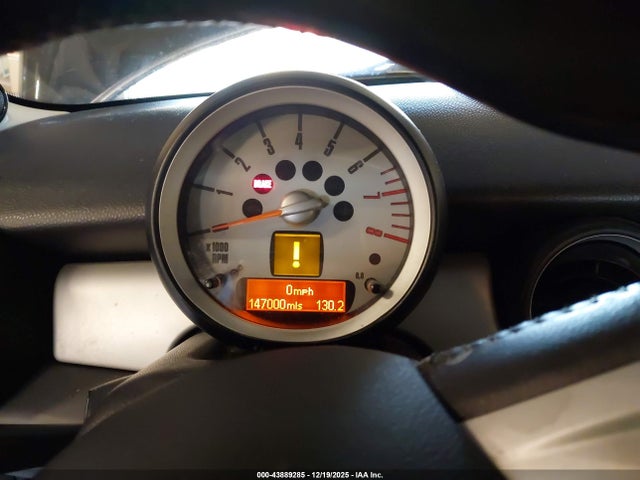 2010 MINI COOPER WMWMF3C52ATZ27863 Photo 6