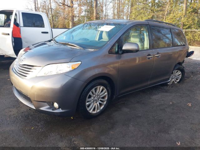 2017 TOYOTA SIENNA 5TDYZ3DC4HS814692 Photo 1
