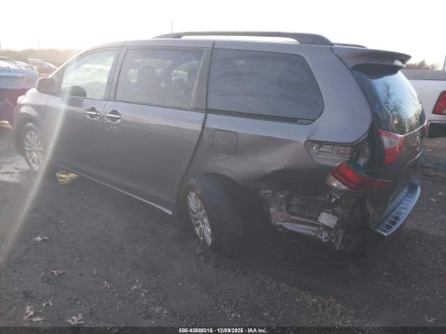 2017 TOYOTA SIENNA 5TDYZ3DC4HS814692 Photo 2