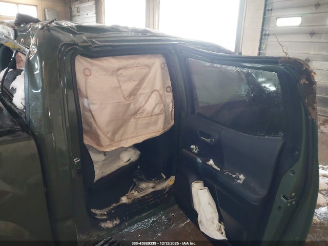 3TMCZ5AN8MM411126 Toyota Tacoma Trd Sport